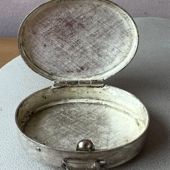 ANTIQUE STERLING SILVER GREEN PASTE RHINESTONE ORNATE TRINKET JEWELRY BOX LISBON